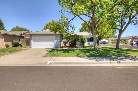 Exterior - 1645 Renn Ave, Clovis, CA 93611 photo 12 of 12