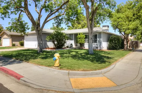 Exterior - 1645 Renn Ave, Clovis, CA 93611 photo 2 of 12