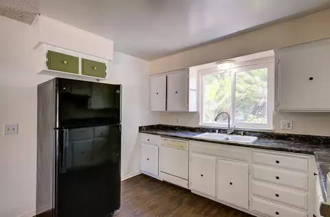 Kitchen - 1645 Renn Ave, Clovis, CA 93611 photo 2 of 3