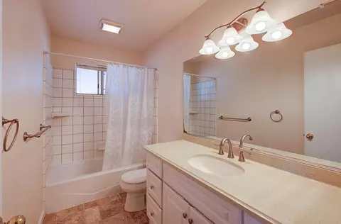 Bath - 1645 Renn Ave, Clovis, CA 93611 photo 2 of 2