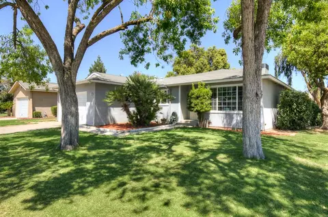 Exterior - 1645 Renn Ave, Clovis, CA 93611 photo 3 of 12