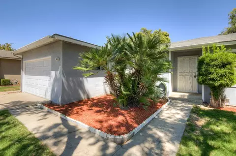 Exterior - 1645 Renn Ave, Clovis, CA 93611 photo 6 of 12