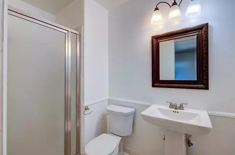 Bath - 1645 Renn Ave, Clovis, CA 93611 photo 1 of 2