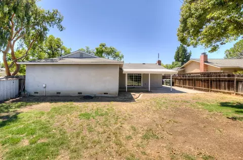 Exterior - 1645 Renn Ave, Clovis, CA 93611 photo 8 of 12