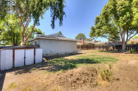 Exterior - 1645 Renn Ave, Clovis, CA 93611 photo 7 of 12