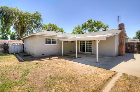Exterior - 1645 Renn Ave, Clovis, CA 93611 photo 11 of 12