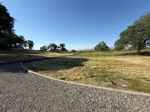 Exterior - 17159 Coyote Pass Ln, Clovis, CA 93619 photo 17 of 18