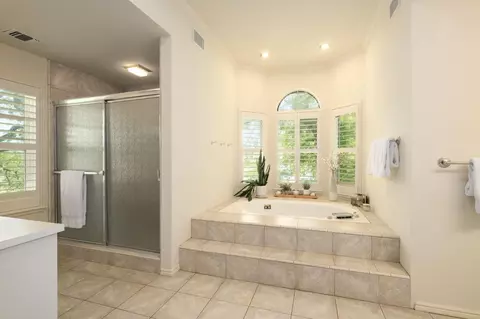 Bath - 17159 Coyote Pass Ln, Clovis, CA 93619 photo 2 of 5