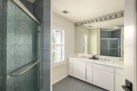 Bath - 17159 Coyote Pass Ln, Clovis, CA 93619 photo 5 of 5
