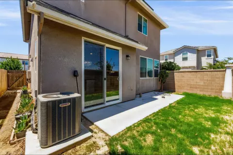 Exterior - 2557 Commonwood Ln, Clovis, CA 93619 photo 3 of 4