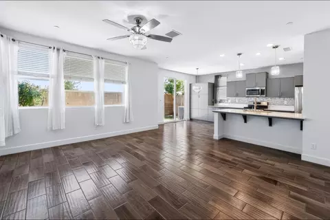 Living - 2557 Commonwood Ln, Clovis, CA 93619 photo 2 of 2
