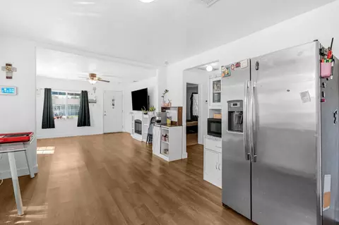 Entry Way - 913 Garfield Ave, Madera, CA 93638 photo 1 of 1
