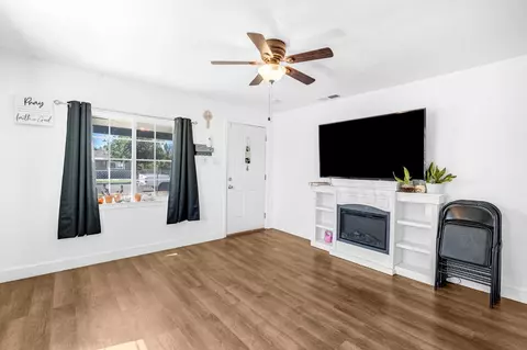 Living - 913 Garfield Ave, Madera, CA 93638 photo 2 of 2