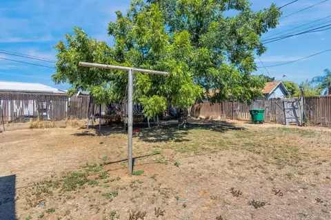 Exterior - 913 Garfield Ave, Madera, CA 93638 photo 7 of 8