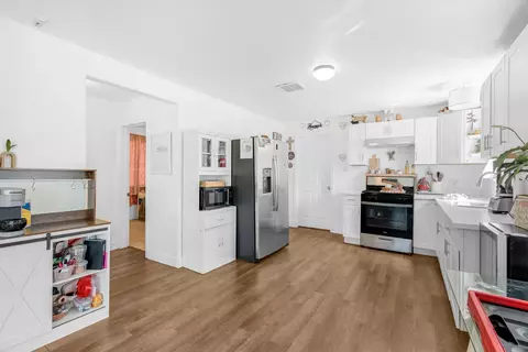 Kitchen - 913 Garfield Ave, Madera, CA 93638 photo 1 of 4