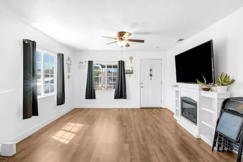 Living - 913 Garfield Ave, Madera, CA 93638 photo 1 of 2