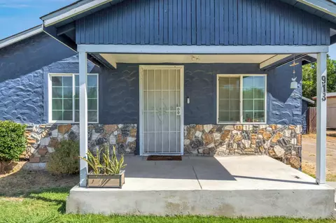 Exterior - 913 Garfield Ave, Madera, CA 93638 photo 2 of 8