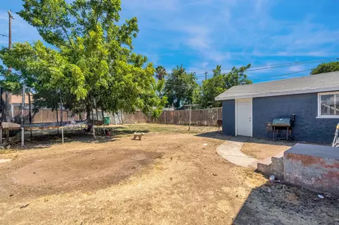 Exterior - 913 Garfield Ave, Madera, CA 93638 photo 6 of 8