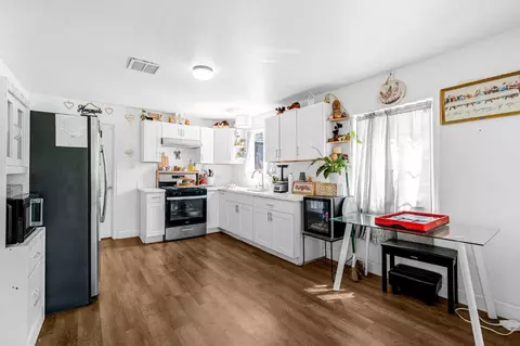 Kitchen - 913 Garfield Ave, Madera, CA 93638 photo 2 of 4