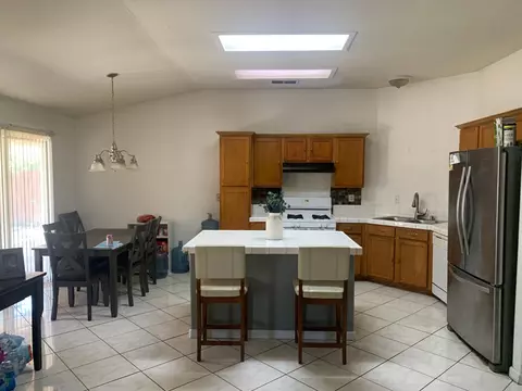 682 Sunset Ave, Lemoore, CA 93245 photo 3