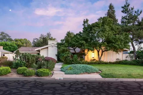 1687 W Dovewood Ln, Fresno, CA 93711