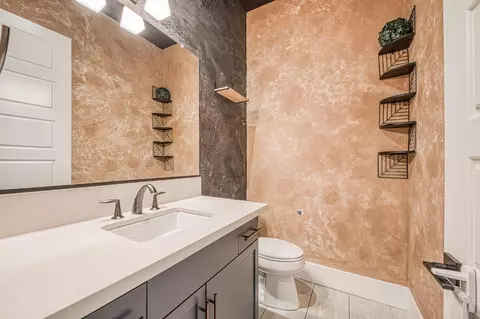 Bath - 4721 Overstone Ave, Madera, CA 93636 photo 1 of 7