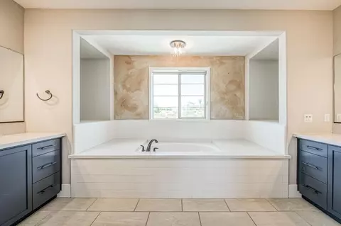 Bath - 4721 Overstone Ave, Madera, CA 93636 photo 5 of 7