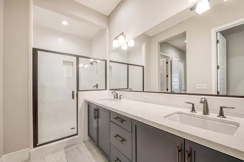 Bath - 4721 Overstone Ave, Madera, CA 93636 photo 3 of 7