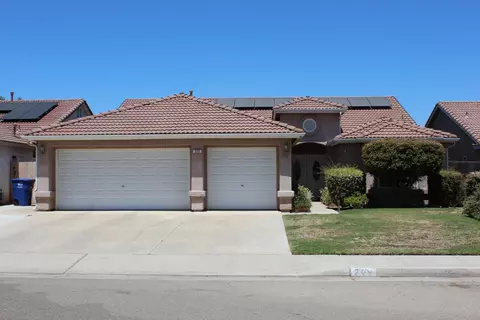 229 Lake St, Kingsburg, CA 93631