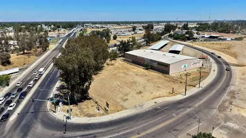 3998 N Parkway Ave, Fresno, CA 93722