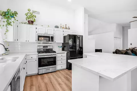 Kitchen - 2086 Mitchell Ave, Selma, CA 93662 photo 5 of 5