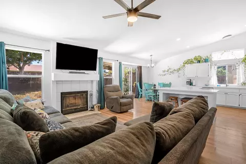 Living - 2086 Mitchell Ave, Selma, CA 93662 photo 1 of 1