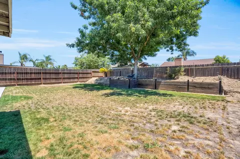 Exterior - 2086 Mitchell Ave, Selma, CA 93662 photo 4 of 8