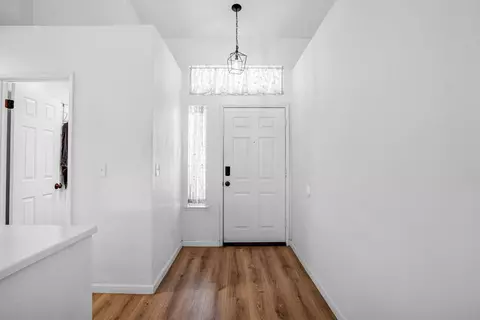 Entry Way - 2086 Mitchell Ave, Selma, CA 93662 photo 1 of 1
