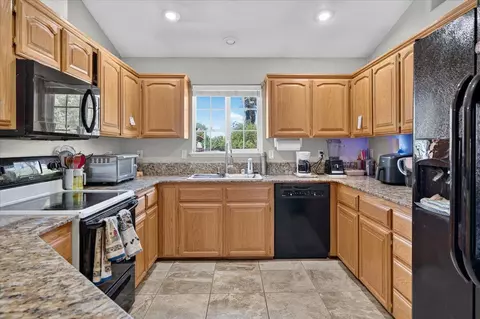 Kitchen - 36692 Blanca Ave, Madera, CA 93636 photo 1 of 4