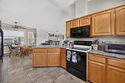 Kitchen - 36692 Blanca Ave, Madera, CA 93636 photo 4 of 4