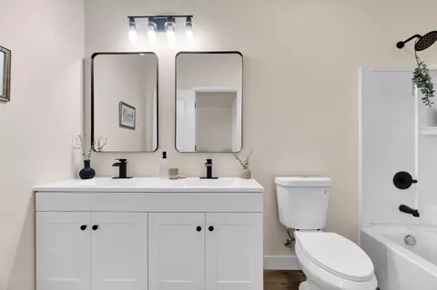 Bath - 6532 E Atchison St, Fresno, CA 93727 photo 3 of 3