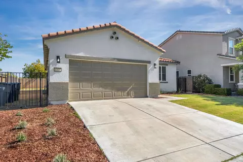Exterior - 6532 E Atchison St, Fresno, CA 93727 photo 3 of 4