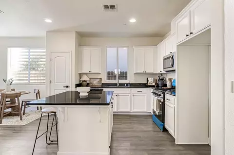 Kitchen - 6532 E Atchison St, Fresno, CA 93727 photo 3 of 4