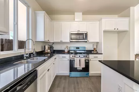 Kitchen - 6532 E Atchison St, Fresno, CA 93727 photo 4 of 4