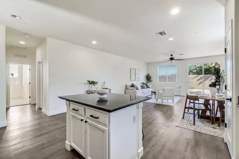 Entry Way - 6532 E Atchison St, Fresno, CA 93727 photo 3 of 3