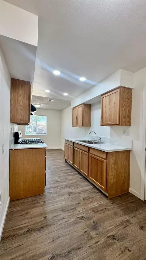 Kitchen - 28558 Cholla Ave, Madera, CA 93638 photo 1 of 3