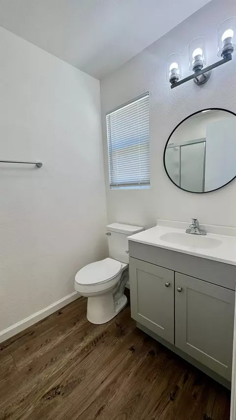 Bath - 28558 Cholla Ave, Madera, CA 93638 photo 2 of 3