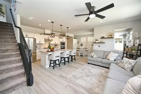 Entry Way - 887 Wishon Ave W, Madera, CA 93636 photo 1 of 2
