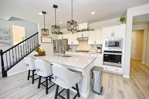 Kitchen - 887 Wishon Ave W, Madera, CA 93636 photo 2 of 7