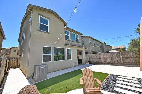 Exterior - 887 Wishon Ave W, Madera, CA 93636 photo 3 of 12