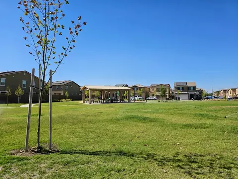 Exterior - 887 Wishon Ave W, Madera, CA 93636 photo 12 of 12