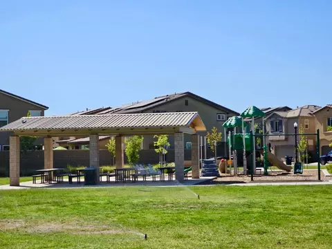 Exterior - 887 Wishon Ave W, Madera, CA 93636 photo 11 of 12