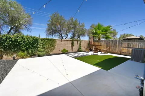 Exterior - 887 Wishon Ave W, Madera, CA 93636 photo 4 of 12