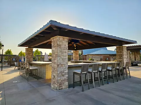 Exterior - 887 Wishon Ave W, Madera, CA 93636 photo 10 of 12